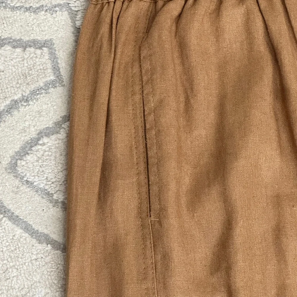 Max Studio Relaxed Cropped Elastic-Waist Pants in Camel - Picture 4 of 7
